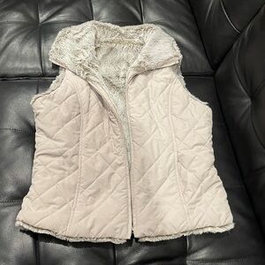 Weatherproof Womens Beige Reversible Quilted
Faux Fur Puffer‎ Vest
